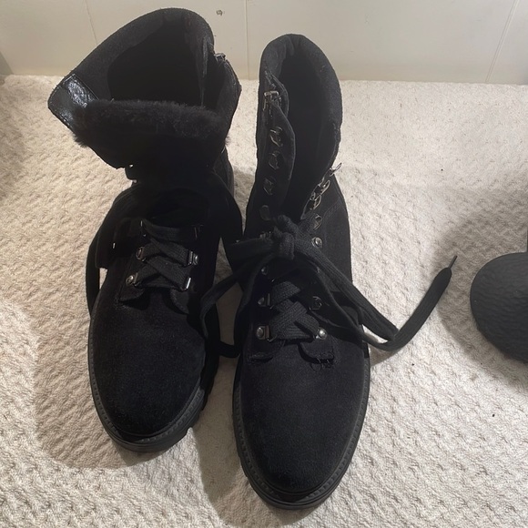 Aquatalia Black Suede Lace Zip Up Rubber Soled Boots Like New - Picture 1 of 15